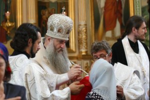 Божественная литургия в Покровском храме Саратова