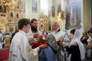 Божественная литургия в Покровском храме Саратова