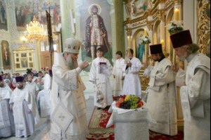 Божественная литургия в Покровском храме Саратова