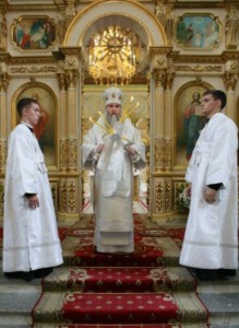 Божественная литургия в Покровском храме Саратова