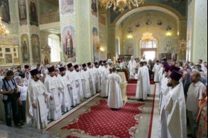 Божественная литургия в Покровском храме Саратова