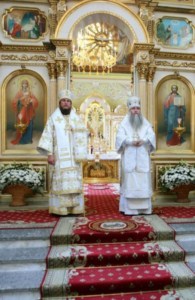 Божественная литургия в Покровском храме Саратова