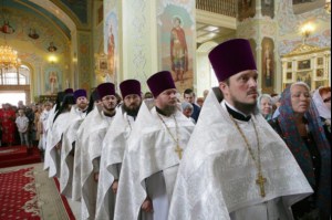 Божественная литургия в Покровском храме Саратова