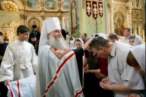 Божественная литургия в Покровском храме Саратова
