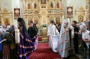 Божественная литургия в Покровском храме Саратова