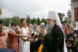 Божественная литургия в Покровском храме Саратова