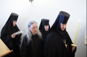 Божественная литургия в Свято-Алексиевском женском монастыре Саратова