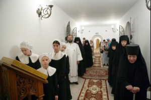 Божественная литургия в Свято-Алексиевском женском монастыре Саратова