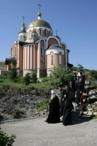 Божественная литургия в Свято-Алексиевском женском монастыре Саратова