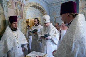 Крещальная Литургия в Свято-Троицком соборе Саратова