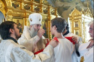 Крещальная Литургия в Свято-Троицком соборе Саратова