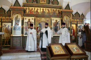 Всенощное бдение в храме в честь иконы Божией Матери «Утоли моя печали» Саратова