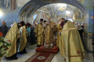Всенощное бдение в Свято-Троицком соборе Саратова