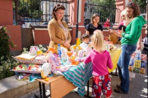 Шестая благотворительная ярмарка в Троицком соборе
