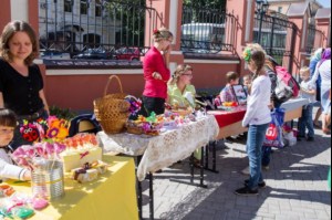 Шестая благотворительная ярмарка в Троицком соборе