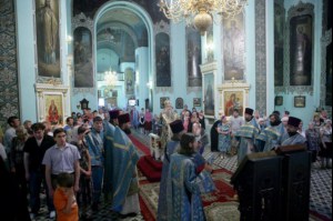 Божественная литургия в Духосошественском соборе Саратова
