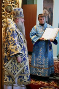 Божественная литургия в Духосошественском соборе Саратова