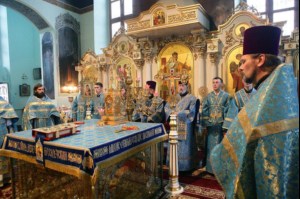 Божественная литургия в Духосошественском соборе Саратова