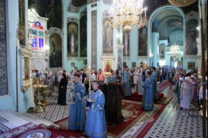Божественная литургия в Духосошественском соборе Саратова