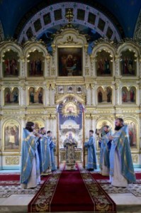 Божественная литургия в Духосошественском соборе Саратова