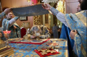 Божественная литургия в Духосошественском соборе Саратова