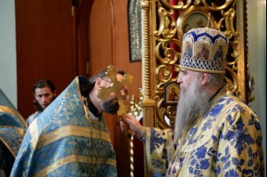 Божественная литургия в Духосошественском соборе Саратова