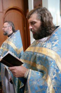 Божественная литургия в Духосошественском соборе Саратова