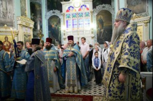 Божественная литургия в Духосошественском соборе Саратова