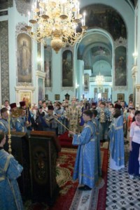 Божественная литургия в Духосошественском соборе Саратова