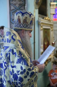 Божественная литургия в Духосошественском соборе Саратова
