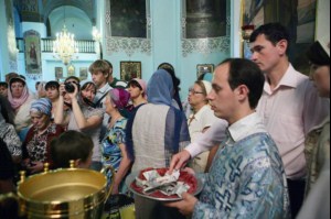 Божественная литургия в Духосошественском соборе Саратова