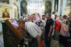 Божественная литургия в Духосошественском соборе Саратова