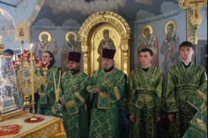 Божественная литургия в Свято-Троицком соборе Саратова и панихида об упокоении Архиепископа Пимена (Хмелевского)