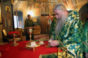 Божественная литургия в Свято-Троицком соборе Саратова и панихида об упокоении Архиепископа Пимена (Хмелевского)