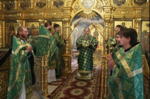 Божественная литургия в Свято-Троицком соборе Саратова и панихида об упокоении Архиепископа Пимена (Хмелевского)