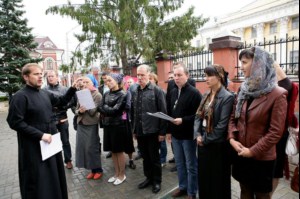 Божественная литургия в Свято-Троицком соборе Саратова и панихида об упокоении Архиепископа Пимена (Хмелевского)
