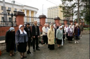 Божественная литургия в Свято-Троицком соборе Саратова и панихида об упокоении Архиепископа Пимена (Хмелевского)