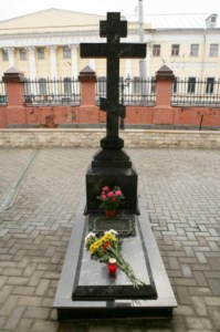 Божественная литургия в Свято-Троицком соборе Саратова и панихида об упокоении Архиепископа Пимена (Хмелевского)