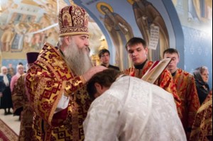 Божественная литургия в Свято-Троицком соборе Саратова