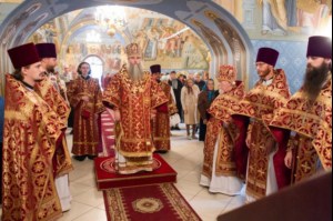 Божественная литургия в Свято-Троицком соборе Саратова