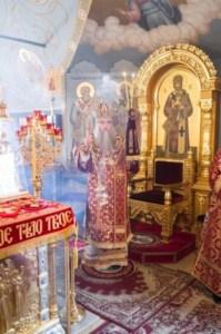 Божественная литургия в Свято-Троицком соборе Саратова