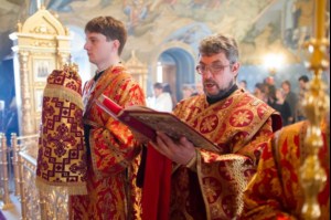 Божественная литургия в Свято-Троицком соборе Саратова