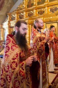 Божественная литургия в Свято-Троицком соборе Саратова