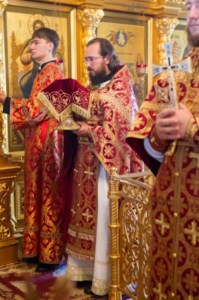 Божественная литургия в Свято-Троицком соборе Саратова