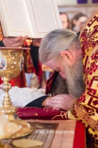 Божественная литургия в Свято-Троицком соборе Саратова