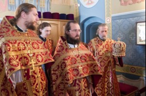 Божественная литургия в Свято-Троицком соборе Саратова