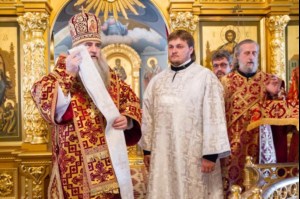Божественная литургия в Свято-Троицком соборе Саратова