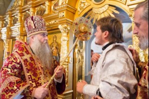Божественная литургия в Свято-Троицком соборе Саратова