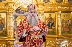 Божественная литургия в Свято-Троицком соборе Саратова