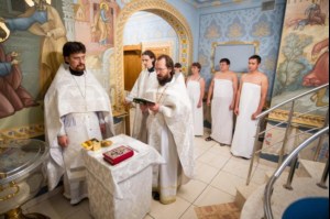 Крещальная Литургия в Свято-Троицком соборе Саратова
